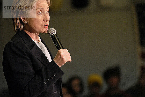 Hillary Clinton Campaigns in Iowa November 19  2007