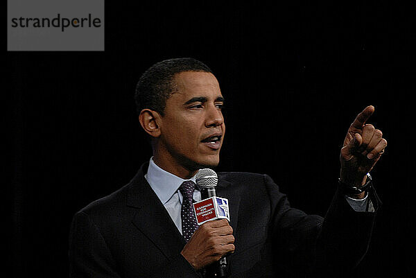 Presidential canidate Barack Obama speaks during the Heartland Presidential Forum in Des Moines  Iowa.