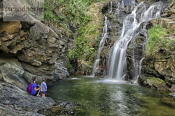 Mother and daughter in Sri Lanka  Province of Uva  Ruwana Falls  Ella waterfall