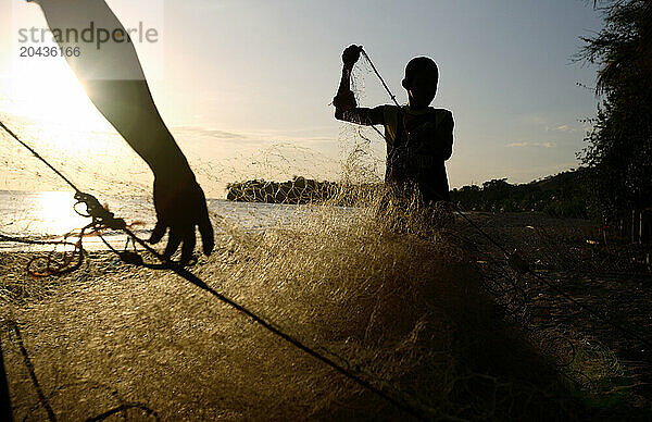 Fishermen take in their nets in Santa Catalina  Panama