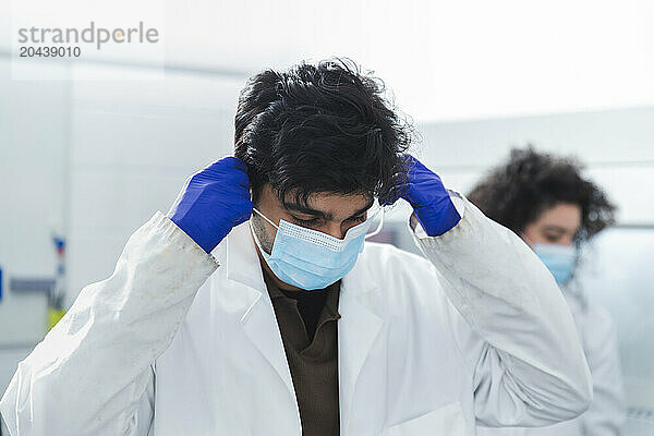 Scientist wearing mask and glove in laboratory