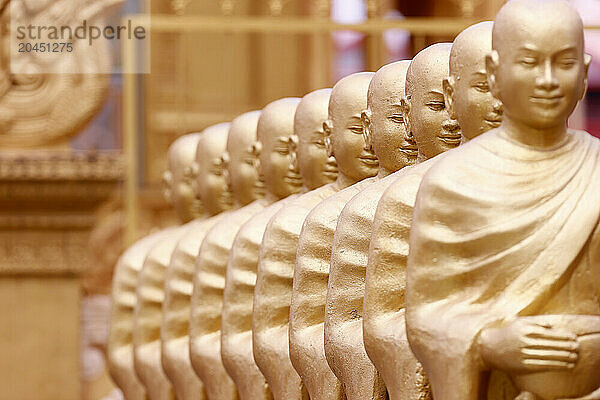 Statues showing Sangha with offering bowls (Alms for Buddhists monks)  Mongkol Serei Kien Khleang Pagoda  Phnom Penh  Cambodia  Indochina  Southeast Asia  Asia