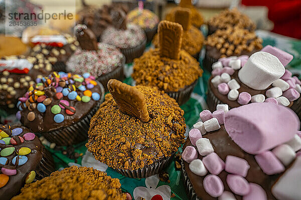 Cakes on Christmas Market stall in Old Market Square at dusk  Nottingham  Nottinghamshire  England  United Kingdom  Europe