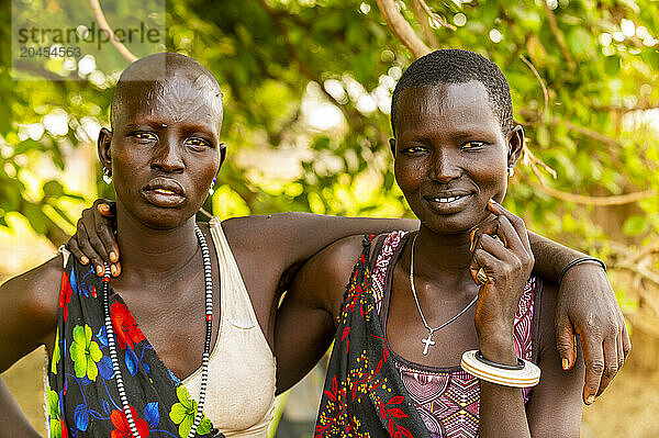 Pretty Mundari women  with facial scarring  Mundari tribe  South Sudan  Africa