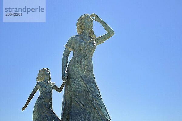 Sculpture L'Esperance by Ali Salem 2014  two  woman  child  girl  hold  hand  head  arm  up  look  look  bronze  cut out  Le Grau-du-Roi  Camargue  Provence  France  Europe