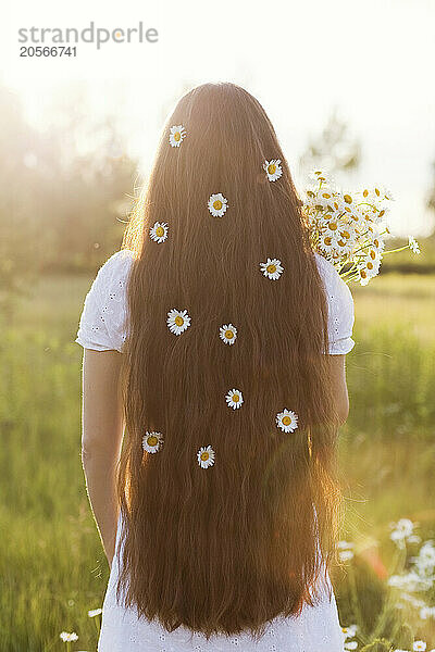 Woman wearing chamomile flowers in hair