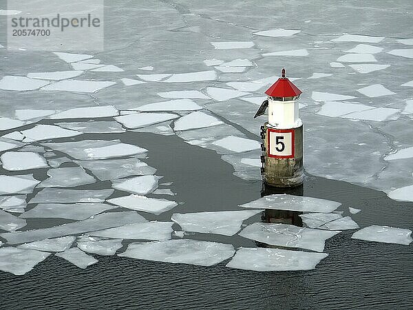 Beacon in the Oslofjord in winter