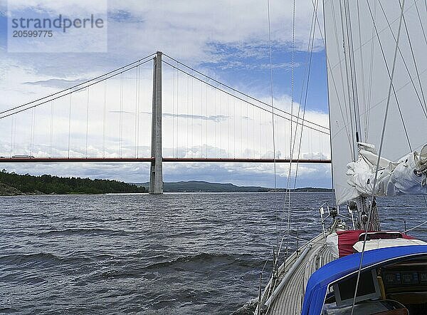 Sailors in front of the Högakustenbron