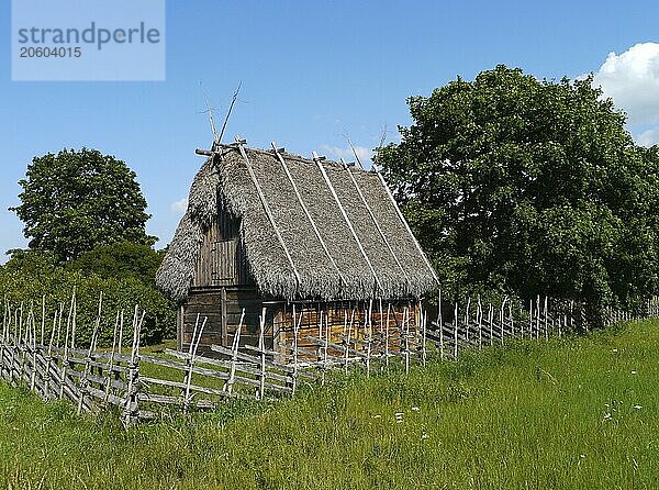 Farmhouse on Gotland covered with Schneidried