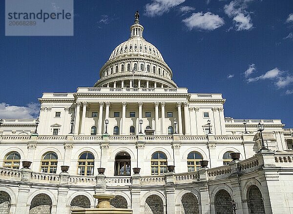 Frontal view of the United States Capitol Building on a sunny day