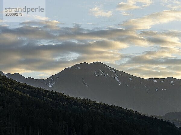 Evening light over mountain peak  Almspitz  Rottenmanner Tauern  view from Gaishorn am See  Styria  Austria  Europe