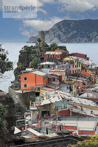 Vernazza  a coastal town in the province of La Spezia  Cinque Terre region  UNESCO World Heritage Site  Liguria  Italy  Europe