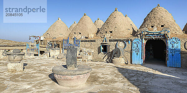 Traditional mud brick houses in the form of beehives  Harran  Turkey  Asia Minor  Asia