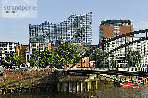 Elbphilharmonie  a concert hall built on top of an old warehouse building  by Swiss architecture firm Herzog and de Meuron  viewed from the Niederbaumbrucke bridge  HafenCity district  Hamburg  Germany  Europe