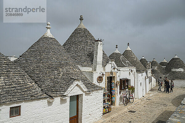 Trulli houses in Alberobello  UNESCO World Heritage Site  Apulia  Italy  Europe