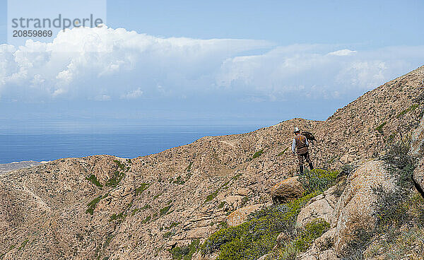 Traditional Kyrgyz eagle hunter with eagle in the mountains  hunting  near Bokonbayevo  Issyk Kul region  Kyrgyzstan  Asia