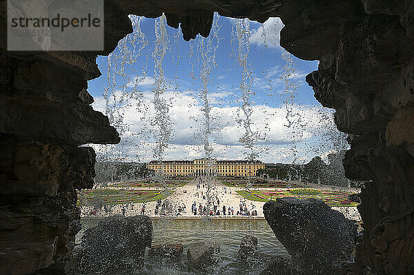 View of Schönbrunn Palace and park from the Neptune Fountain  Schönbrunn  Vienna  Austria  Europe