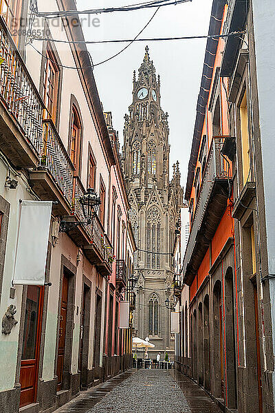 Beautiful street next to the Church of San Juan Bautista  Arucas Cathedral  Gran Canaria  Spain  Europe