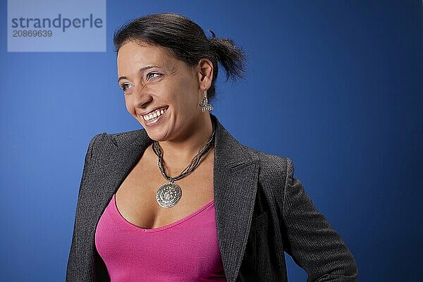 Smiling woman with a pink T-shirt