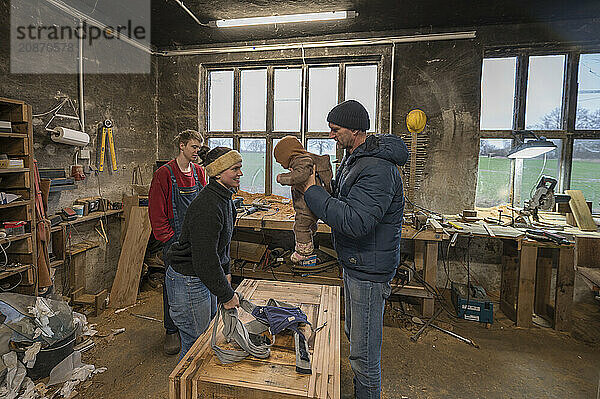 Family reunion in the workshop  father  daughter  son and grandson  Mecklenburg-Vorpommern  Germany  Europe