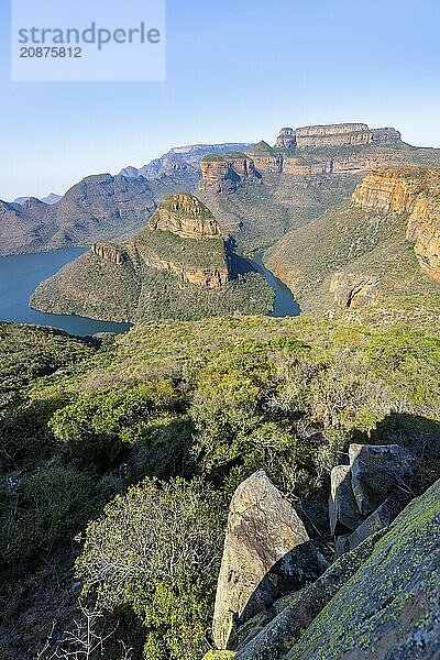 View of river bend at Blyde River Canyon with Three Rondawels peak  view of gorge with Blyde River and table mountains in the evening light  canyon landscape  Panorama Route  Mpumalanga  South Africa  Africa