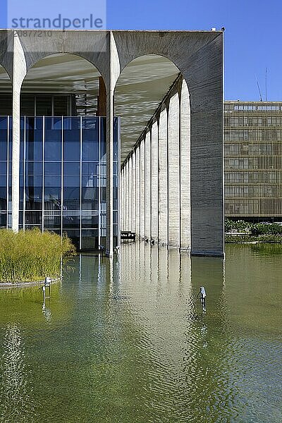 Foreign Ministry building  Itamaraty Palace or Palace of the Arches  designed by Oscar Niemeyer  World Heritage Site  Brasilia  Federal district  Brazil  South America