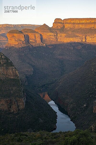 Sunset at Blyde River Canyon with Three Rondawels peak  view of canyon with Blyde River and table mountains in the evening light  canyon landscape  Panorama Route  Mpumalanga  South Africa  Africa