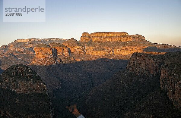 Sunset at Blyde River Canyon with Three Rondawels peak  view of canyon with Blyde River and table mountains in the evening light  canyon landscape  Panorama Route  Mpumalanga  South Africa  Africa