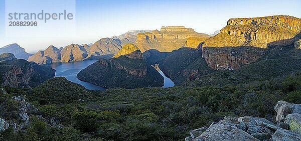 Panorama  sunset at Blyde River Canyon with Three Rondawels peak  view of canyon with Blyde River and table mountains in the evening light  canyon landscape  Panorama Route  Mpumalanga  South Africa  Africa