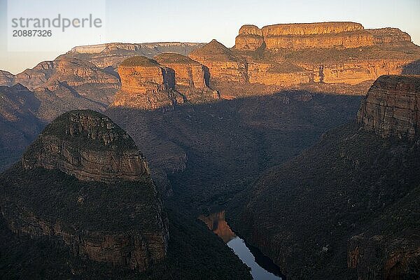 Sunset at Blyde River Canyon with Three Rondawels peak  view of canyon with Blyde River and table mountains in the evening light  canyon landscape  Panorama Route  Mpumalanga  South Africa  Africa