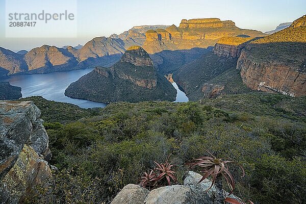 Sunset at Blyde River Canyon with Three Rondawels peak  view of canyon with Blyde River and table mountains in the evening light  canyon landscape  Panorama Route  Mpumalanga  South Africa  Africa