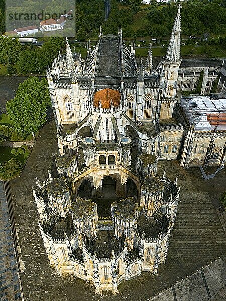 Clear aerial view of a Gothic cathedral with symmetrical view and impressive detail work  aerial view  monastery  Mosteiro de Santa Maria da Vitória  unfinished chapels  UNESCO World Heritage Site  Batalha  Leiria  Estremadura  Portugal  Europe