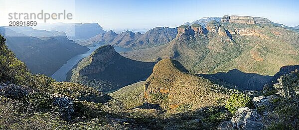 Panorama  Blyde River Canyon with Three Rondawels peak  view of canyon with Blyde River and Table Mountains  canyon landscape in the evening light  Three Rondavels Viewpoint  Panorama Route  Mpumalanga  South Africa  Africa