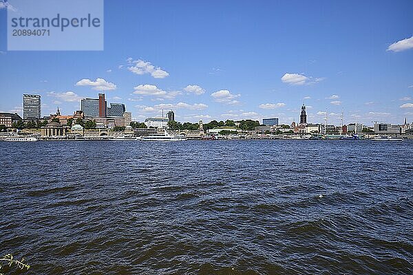 Skyline with the Norderelbe  St.-Pauli-Landungsbrücken  St. Michaelis Church Michel  Hotel Hafen Hamburg and modern skyscrapers  Free and Hanseatic City of Hamburg  Hanseatic city  independent city  federal state Hamburg  Germany  Europe