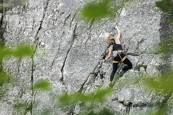 A woman climbs a route on the Spitzsteinwand in Erl  14.07.2024