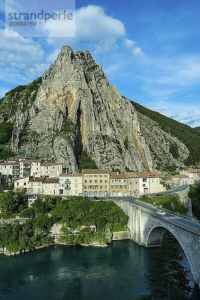 Sisteron. View from the foot of the Citadel on the Baume rock and the Durance riv  Alpes-de-Haute-Provence. Provence-Alpes-Côte d'Azur. France