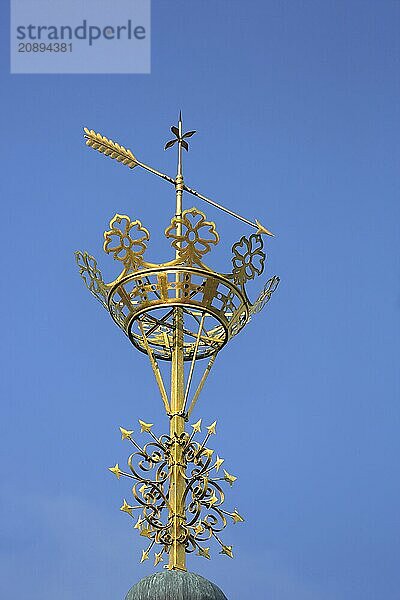 Landmark golden crown on the spire of the Nikolaikirche  golden  crown  shining  detail  cut-out  handicraft  forging  arrow  weather vane  wind rose  Siegen  Siegerland  North Rhine-Westphalia  Germany  Europe