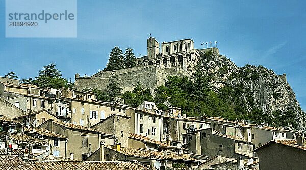 Sisteron. View of the city at the foot of the Citadel. Alpes-de-Haute-Provence. Provence-Alpes-Côte d'Azur. France