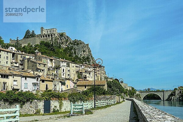 Sisteron. View of the city at the foot of the Citadel. Alpes-de-Haute-Provence. Provence-Alpes-Côte d'Azur. France