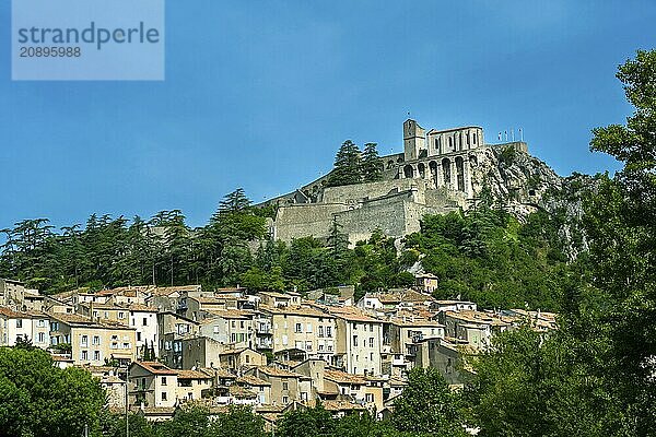 Sisteron. View of the city at the foot of the Citadel. Alpes-de-Haute-Provence. Provence-Alpes-Côte d'Azur. France