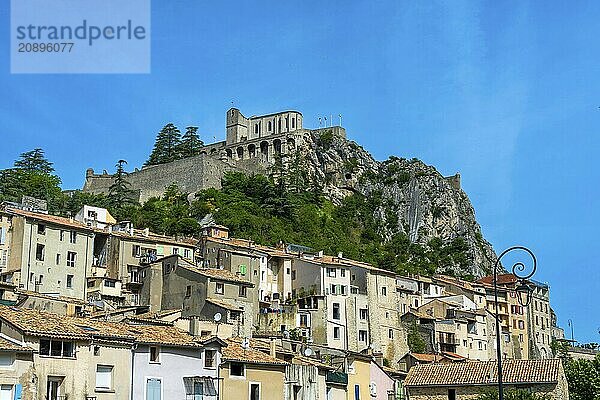 Sisteron. View of the city at the foot of the Citadel. Alpes-de-Haute-Provence. Provence-Alpes-Côte d'Azur. France