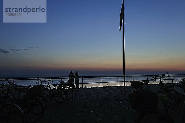 Tourists look out over the sea on the island of Borkum  19.07.2024