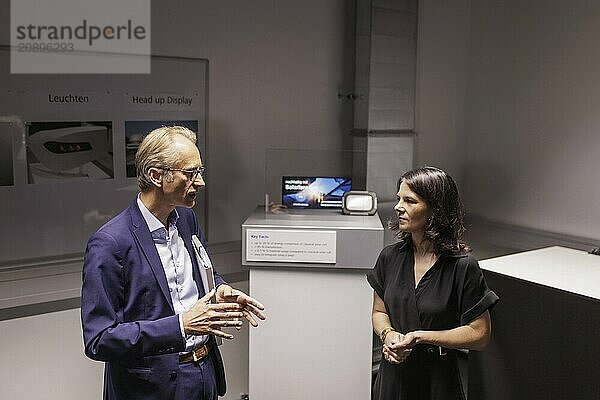 Bernhard Ohnesorge  Managing Director of Carl Zeiss Jena GmbH  and Annalena Bärbock (Alliance 90/The Greens)  Federal Foreign Minister  taken during a visit to the Carl Zeiss Group during the Foreign Ministers trip to Germany in Jena  31 July 2024