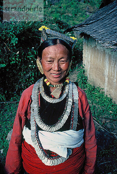 Nepal. Arun valley. Makalu area. Walung village woman.