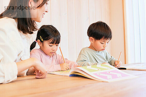 Japanese kids studying at home