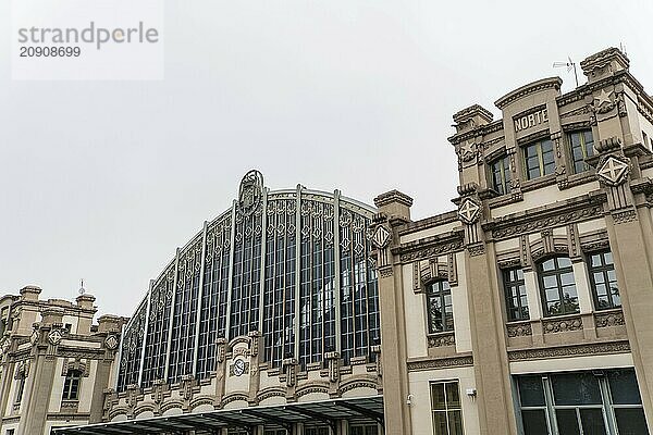 Der Bahnhof Nord in Barcelona  Spanien  Europa