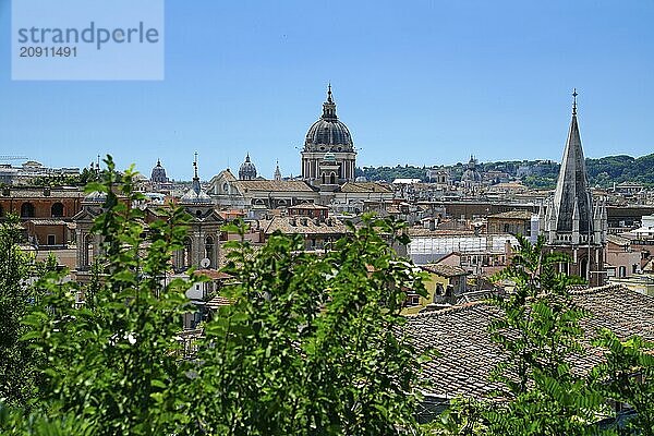 Blick von Terrazza dei Pincio  Memorialkirche  Templum Vaticanum  Basilica Sancti Petri  San Pietro  Basilika Sankt Peter  Silhouette des Petersdomes  Rom  Latium  Italien  Vatikan  Europa