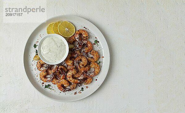 Gebratene Garnelen  ohne Kopf  mit Gewürzen  gegrillt  hausgemacht  ohne Menschen