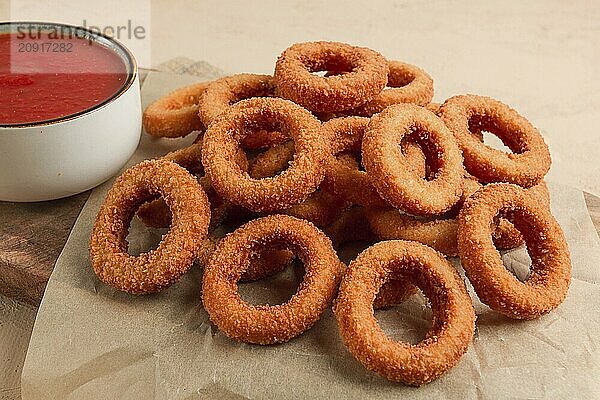 Frittierte Zwiebelringe  frittiert  Snack  keine Menschen  selektiver Fokus