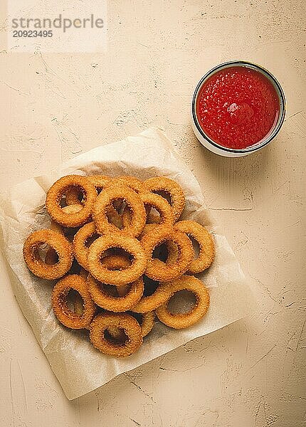 Frittierte Zwiebelringe  frittiert  Snack  keine Menschen  selektiver Fokus